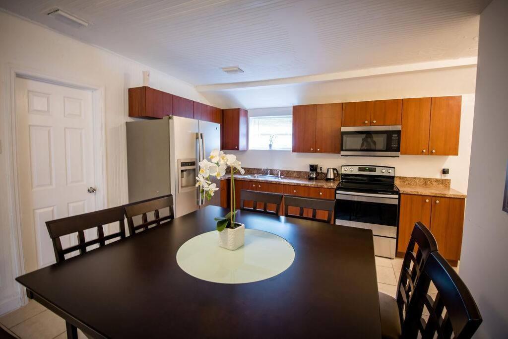 3 Bedroom Miami Home 15 Minutes To The Beach מראה חיצוני תמונה