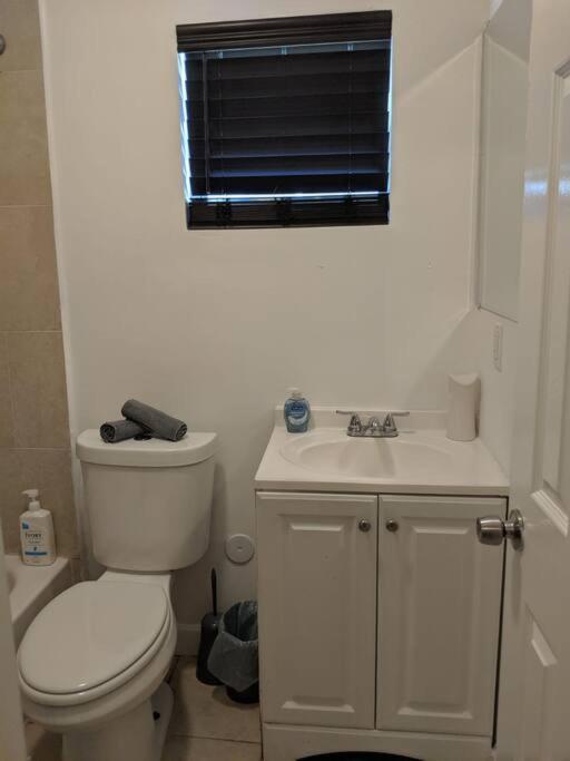 3 Bedroom Miami Home 15 Minutes To The Beach מראה חיצוני תמונה